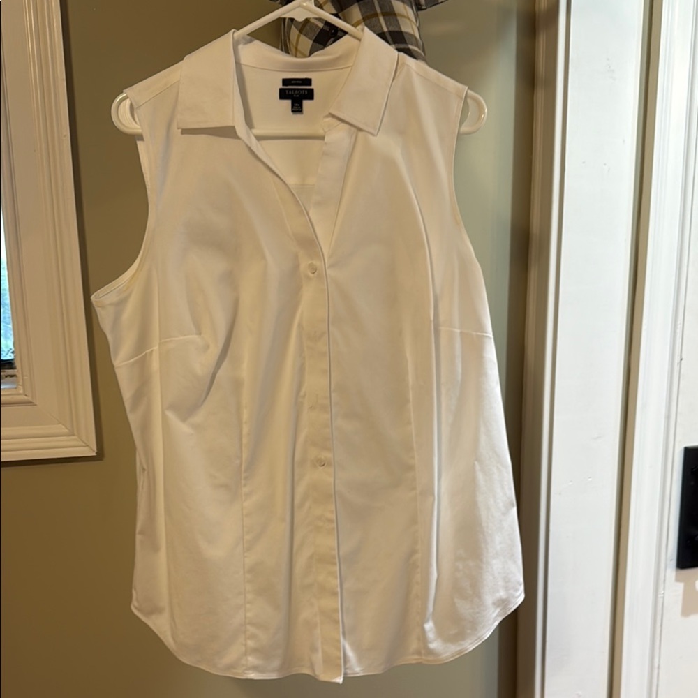 Talbots Plus White Sleeveless Button-Down Blouse – Size 14W